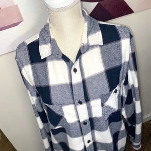 Urban Pipeline White and Black Plaid Flannel Button Down Long Sleeve Shirt